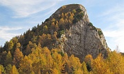 38 Il Pizzo Badile, col versante su cui si snoda il sentierino di salita...